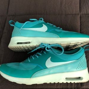 Nike max Thea’s AMAZING COLOR size 9